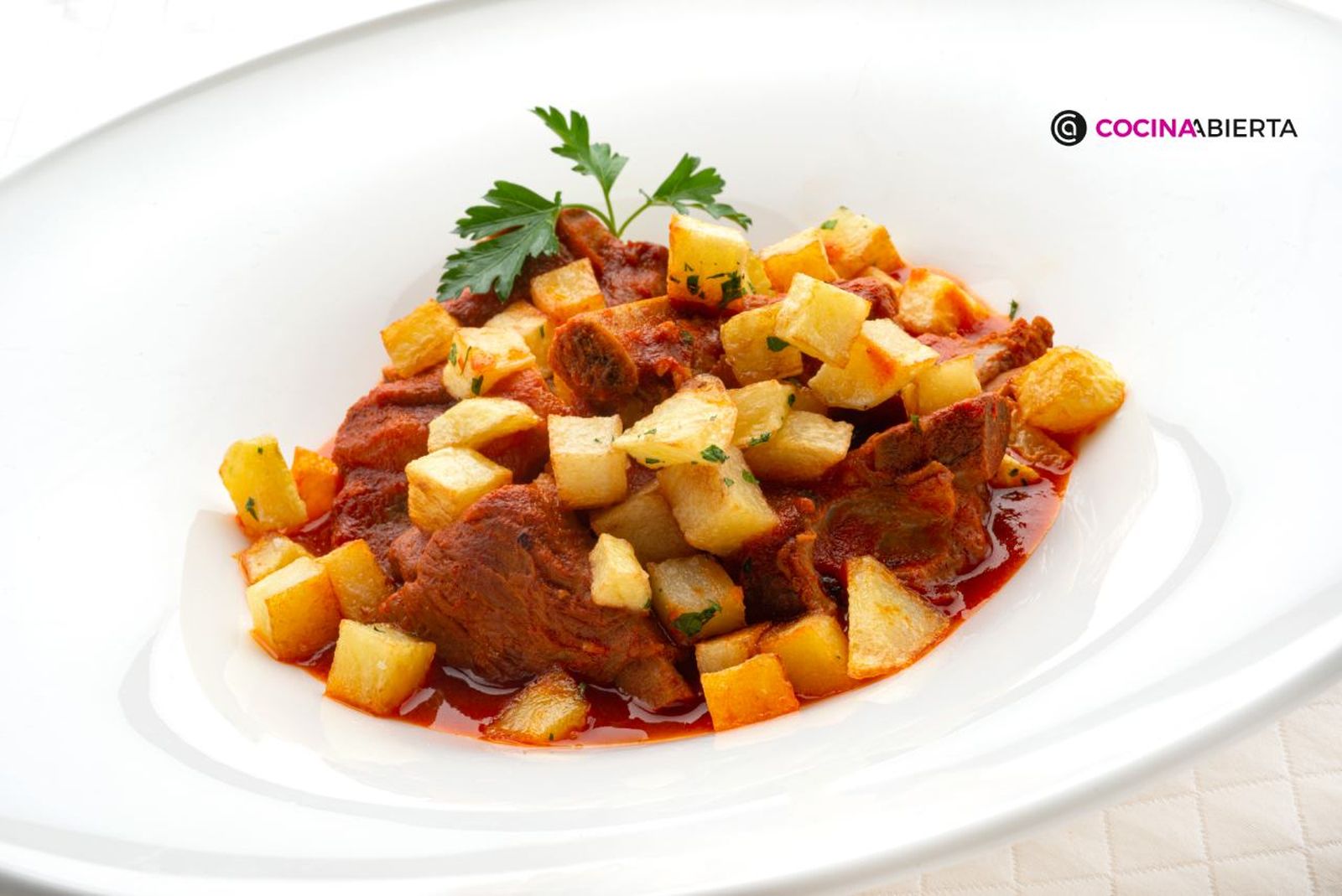 Costillas de cerdo jugosas con ñoras y pimientos choriceros