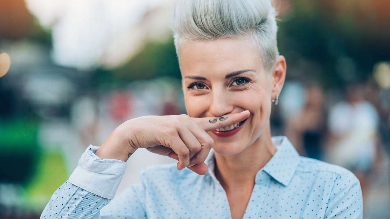 6 tatuajes pequenos para mujer entre las que te sera dificil elegir portada