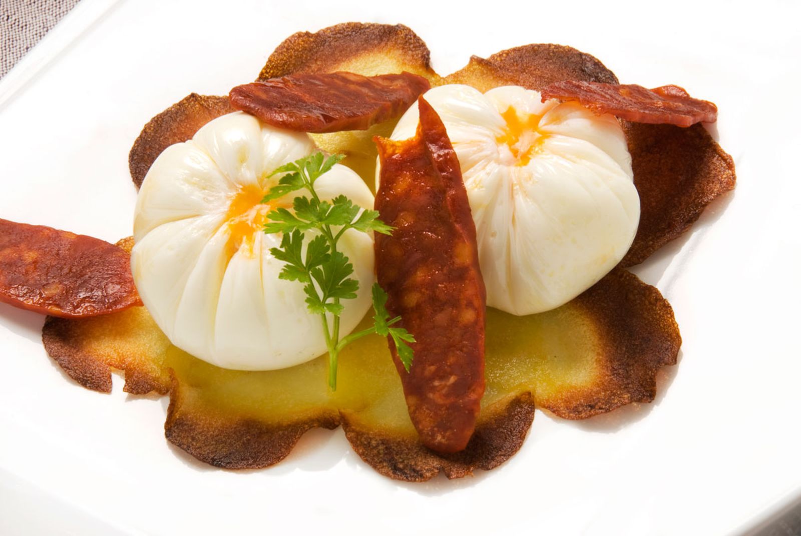 292 Huevo flor con torta de patatas y chorizo (4907)