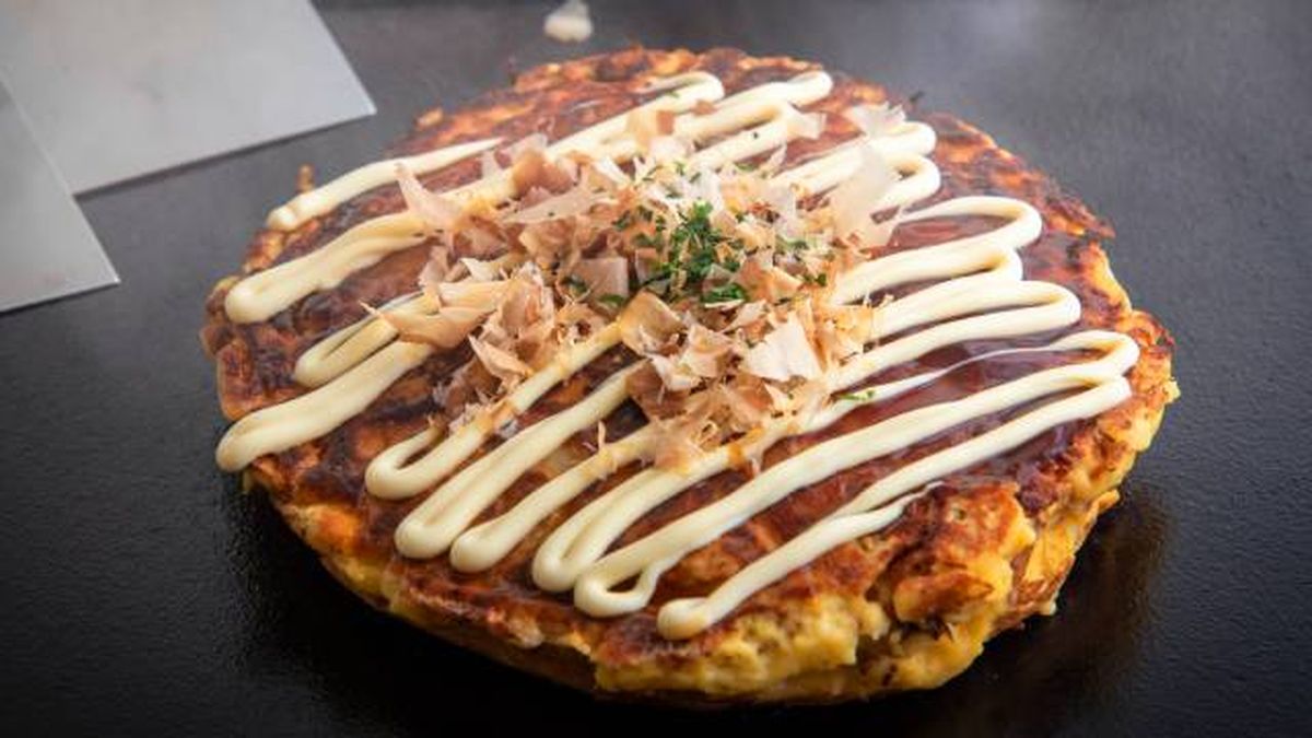 okonomiyaki tortilla japonesa emplatado