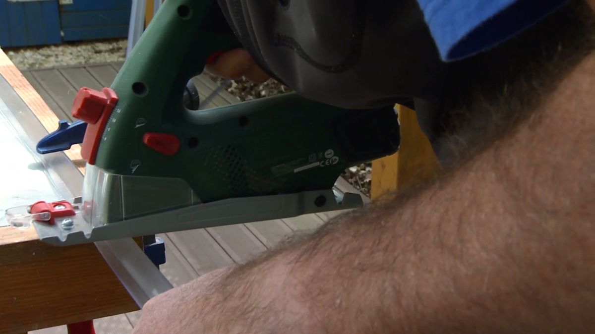 Instalar una cubierta de policarbonato celular paso 2