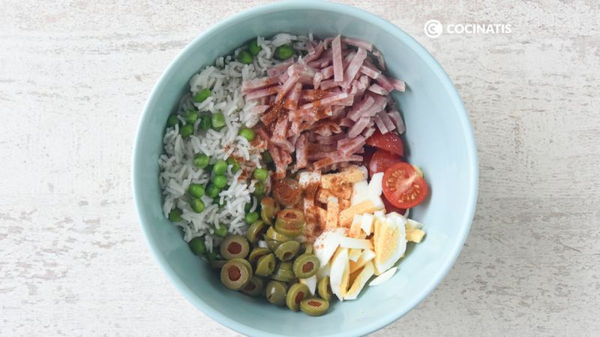 Mezclamos todos los ingredientes de la ensalada