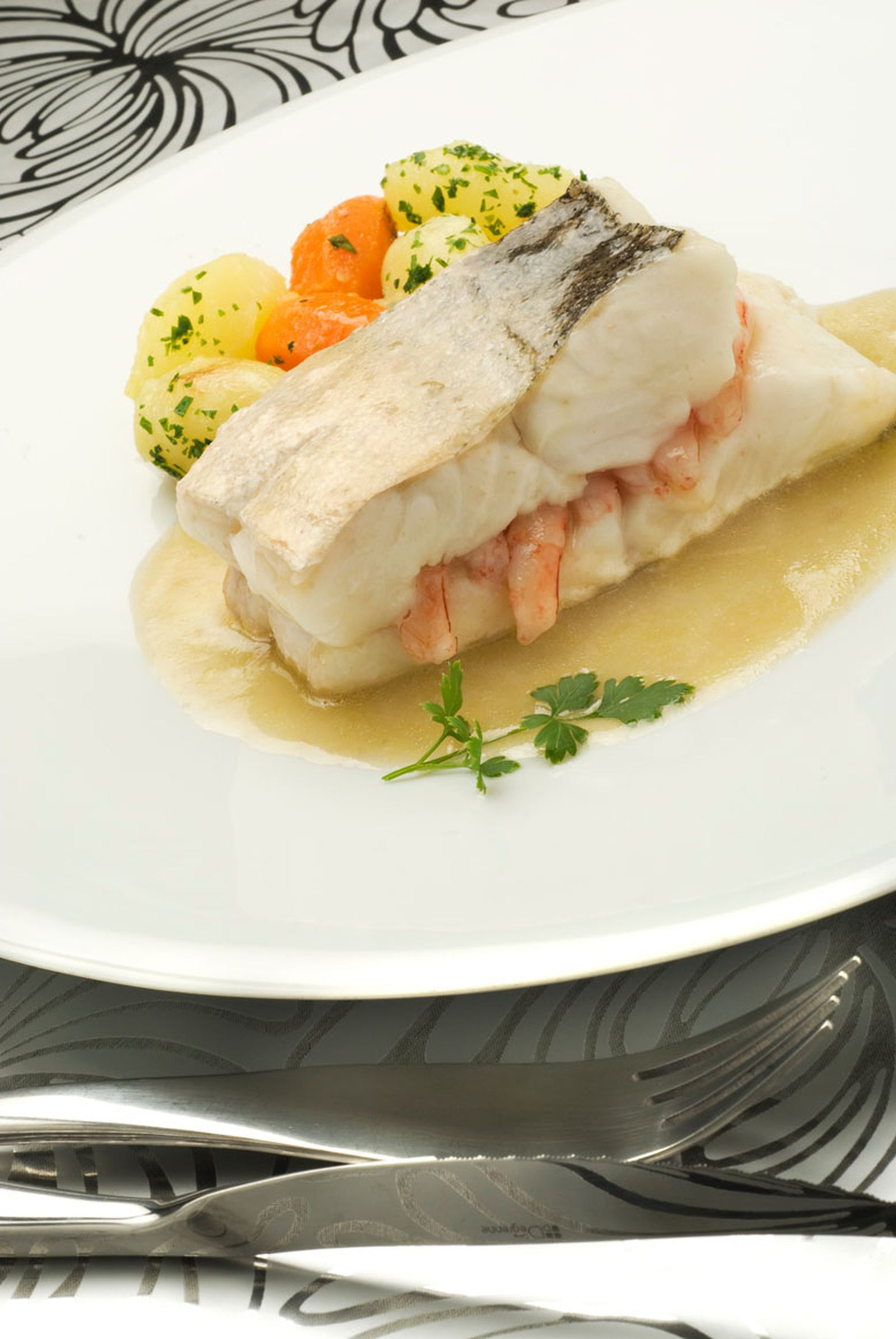 Cola de merluza rellena