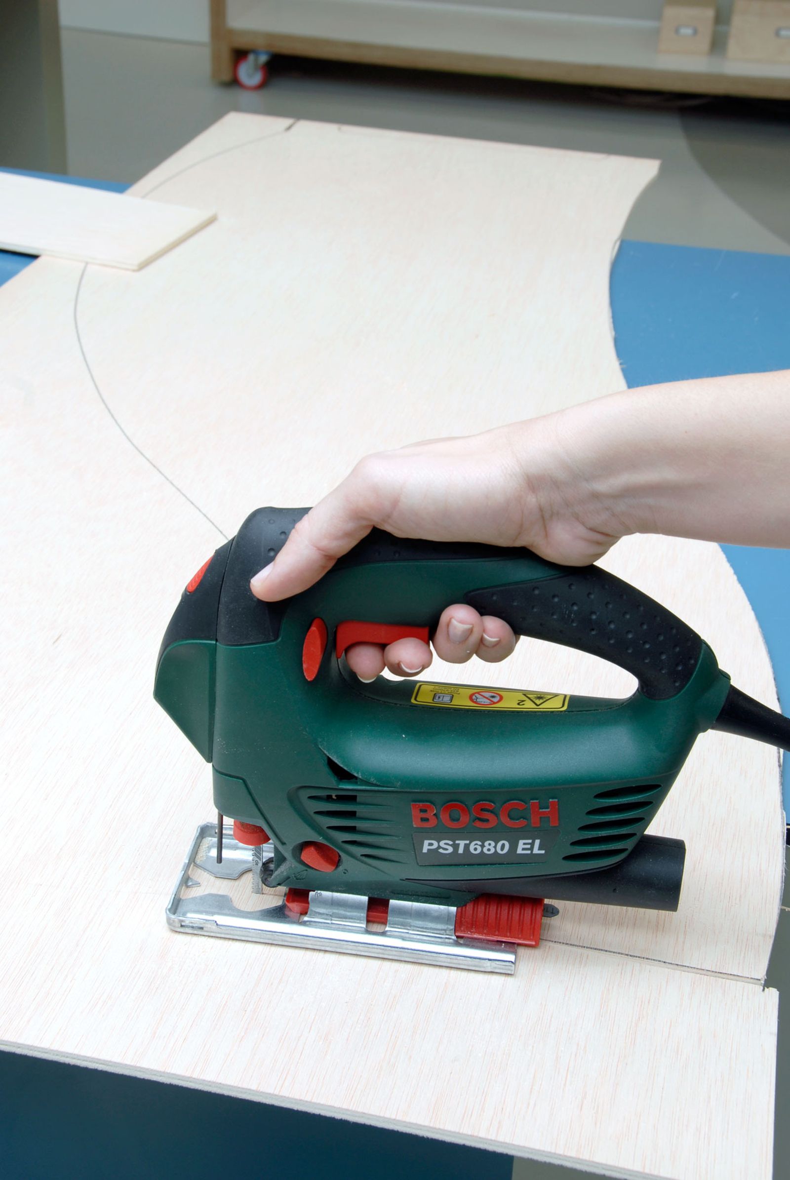 Cómo hacer una lámpara de pie de madera y papel paso 2