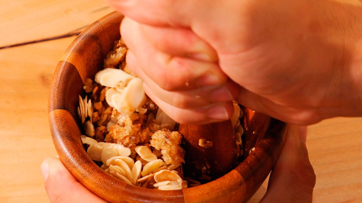 Bacalao con salsa de almendras   Paso 2
