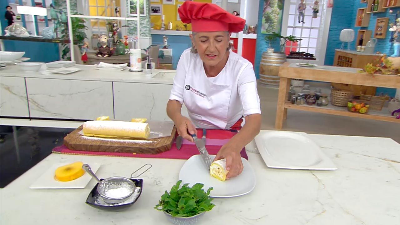 KARL66030320 receta brazo gitano con melocoton de eva arguinano paso4