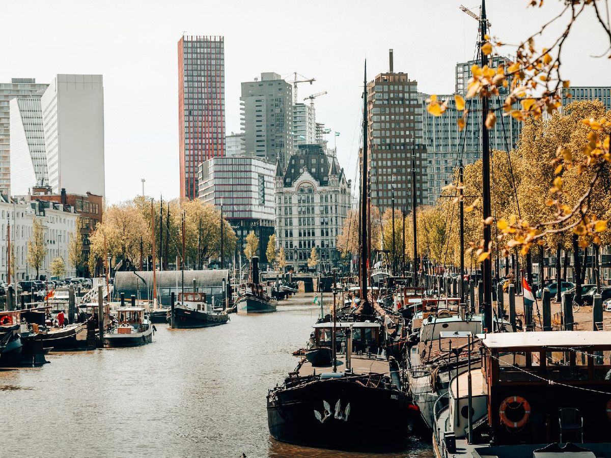 Puerto de Oude Haven en Róterdam, Holanda