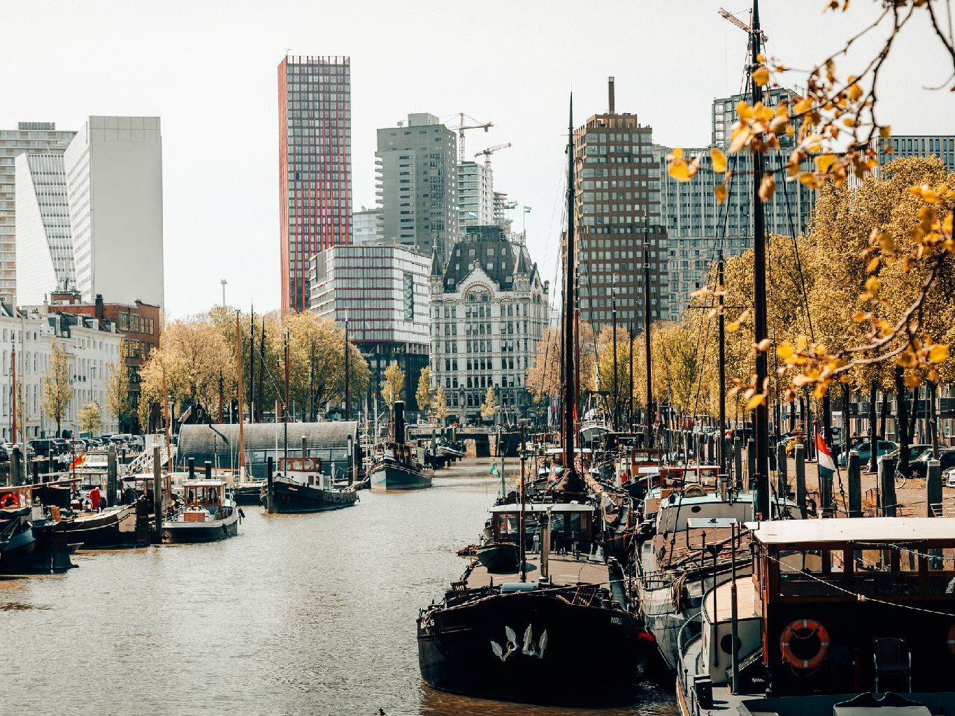 Puerto de Oude Haven en Róterdam, Holanda