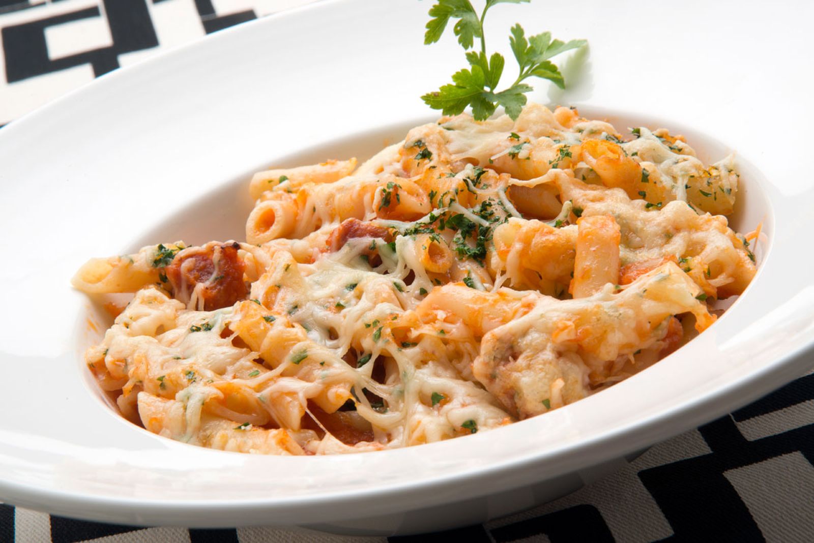 5302 Macarrones con salsa de tomate y chorizo (687) xl