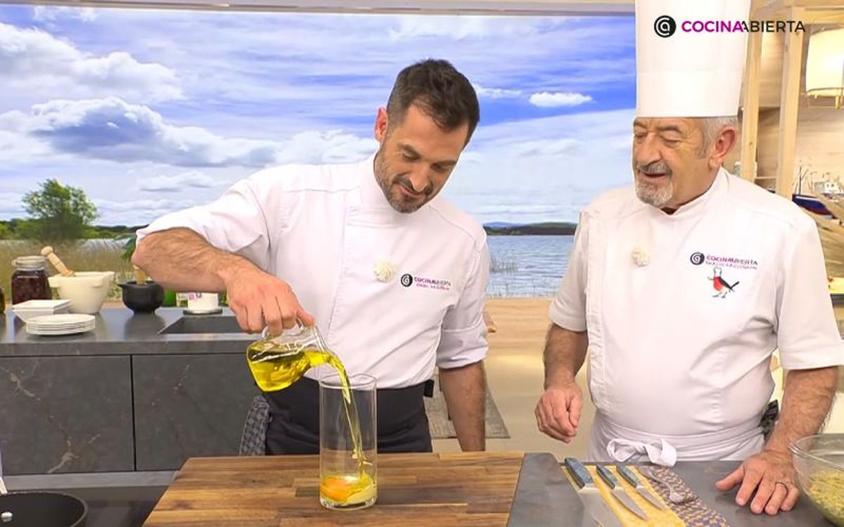 Vierte la mayor parte del aceite antes de empezar a batir