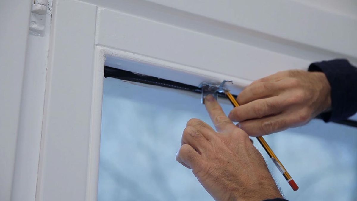 Colocar veneciana en ventana oscilobatiente paso 2