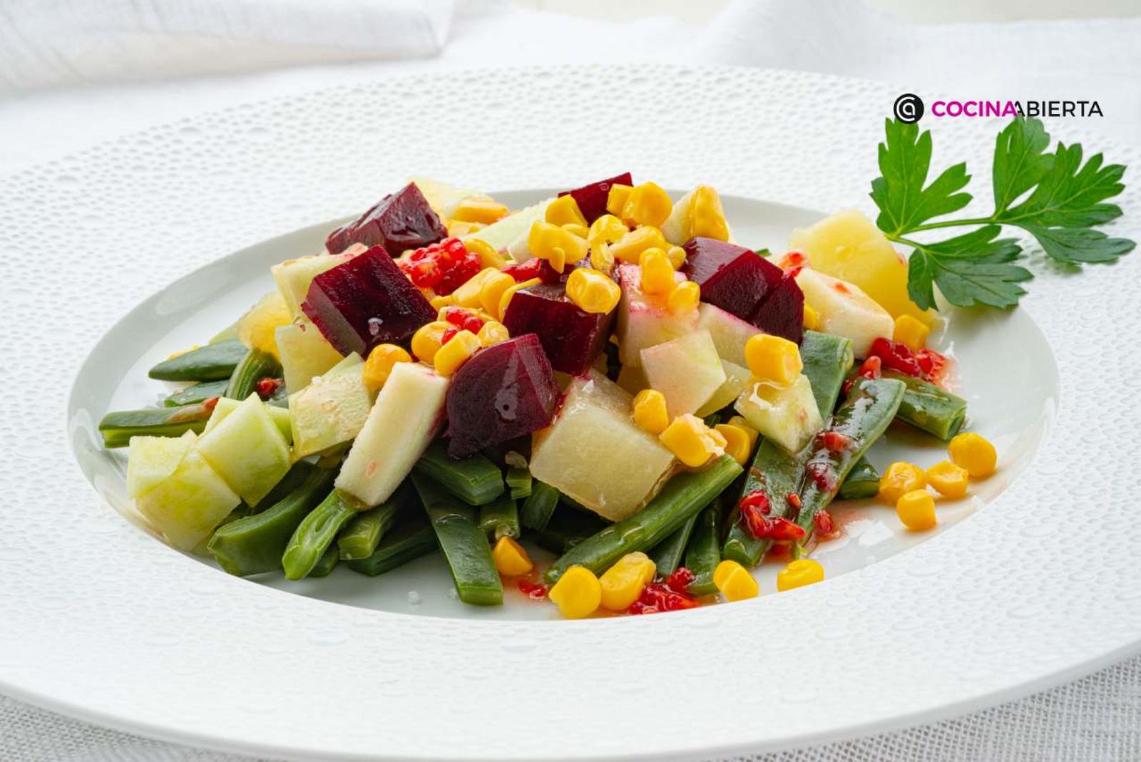 Ensalada de judías verdes con remolacha y manzana