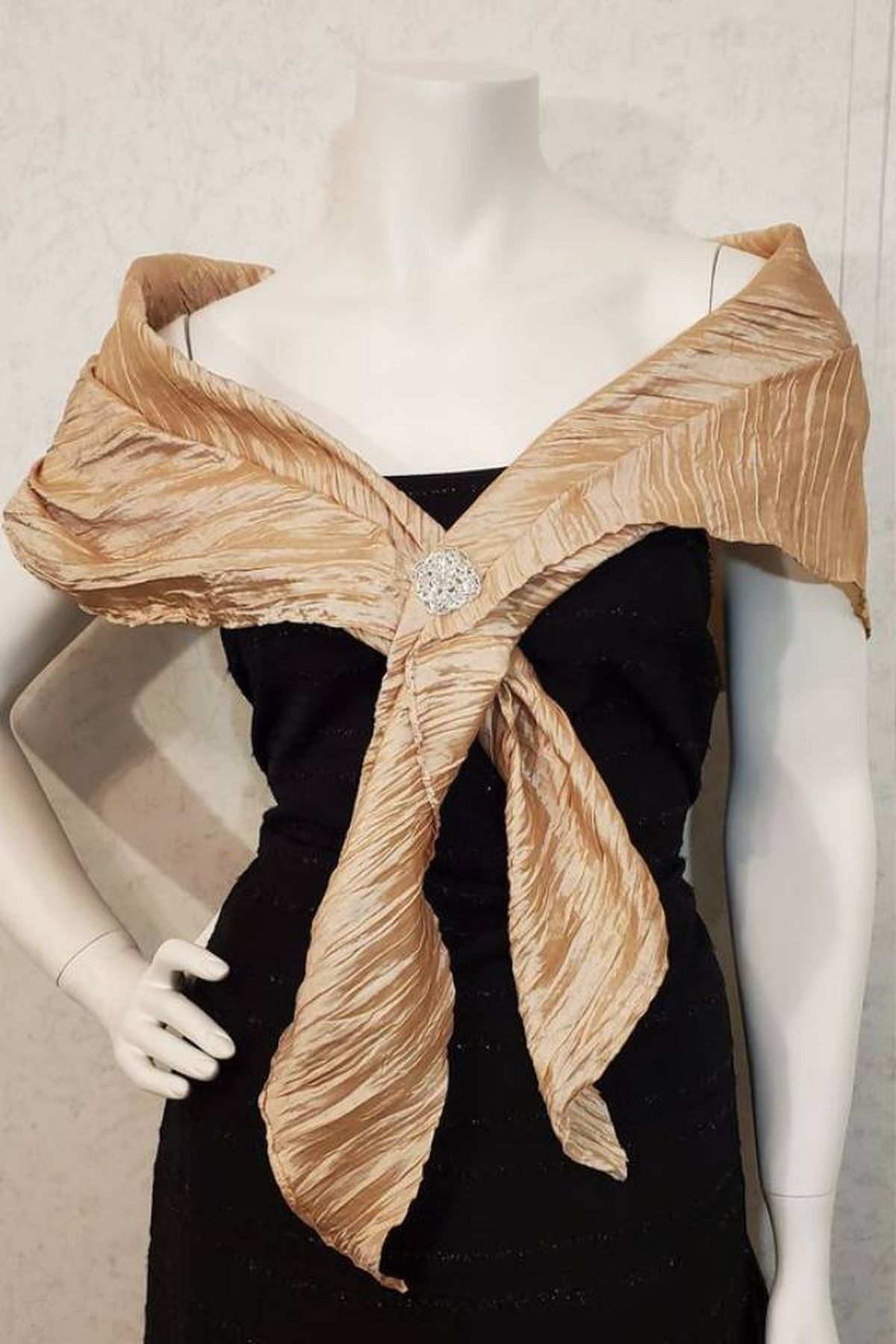 como llevar chal broche