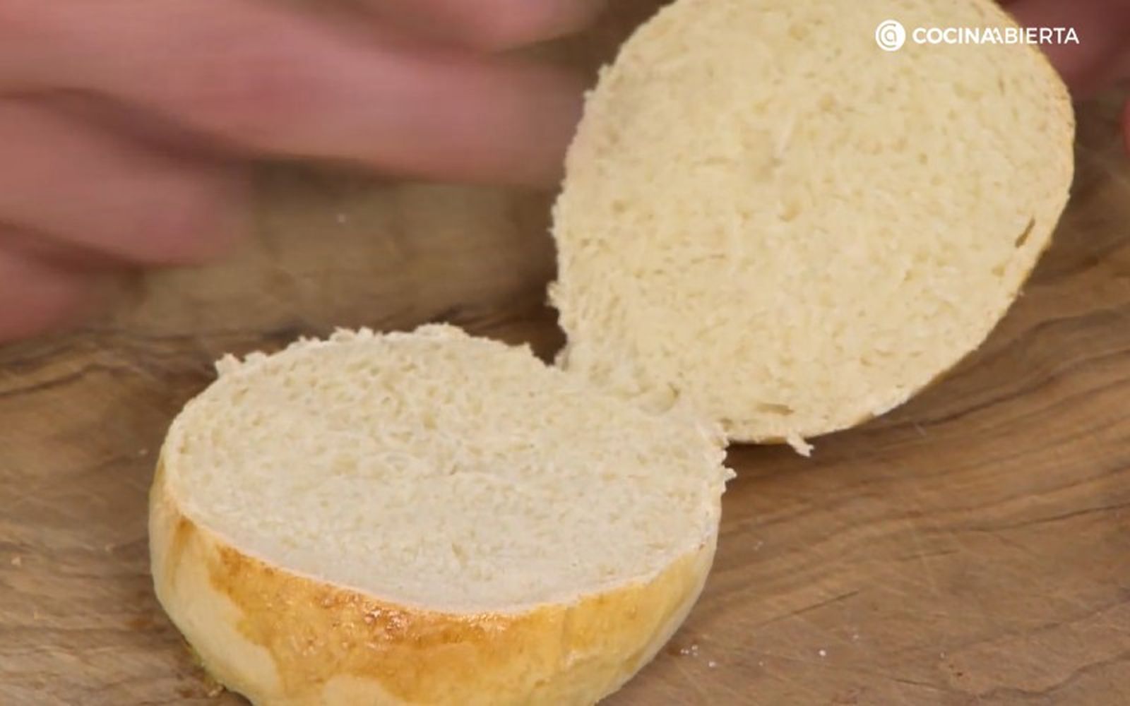 El bollo de leche tiene una textura suave y esponjosa