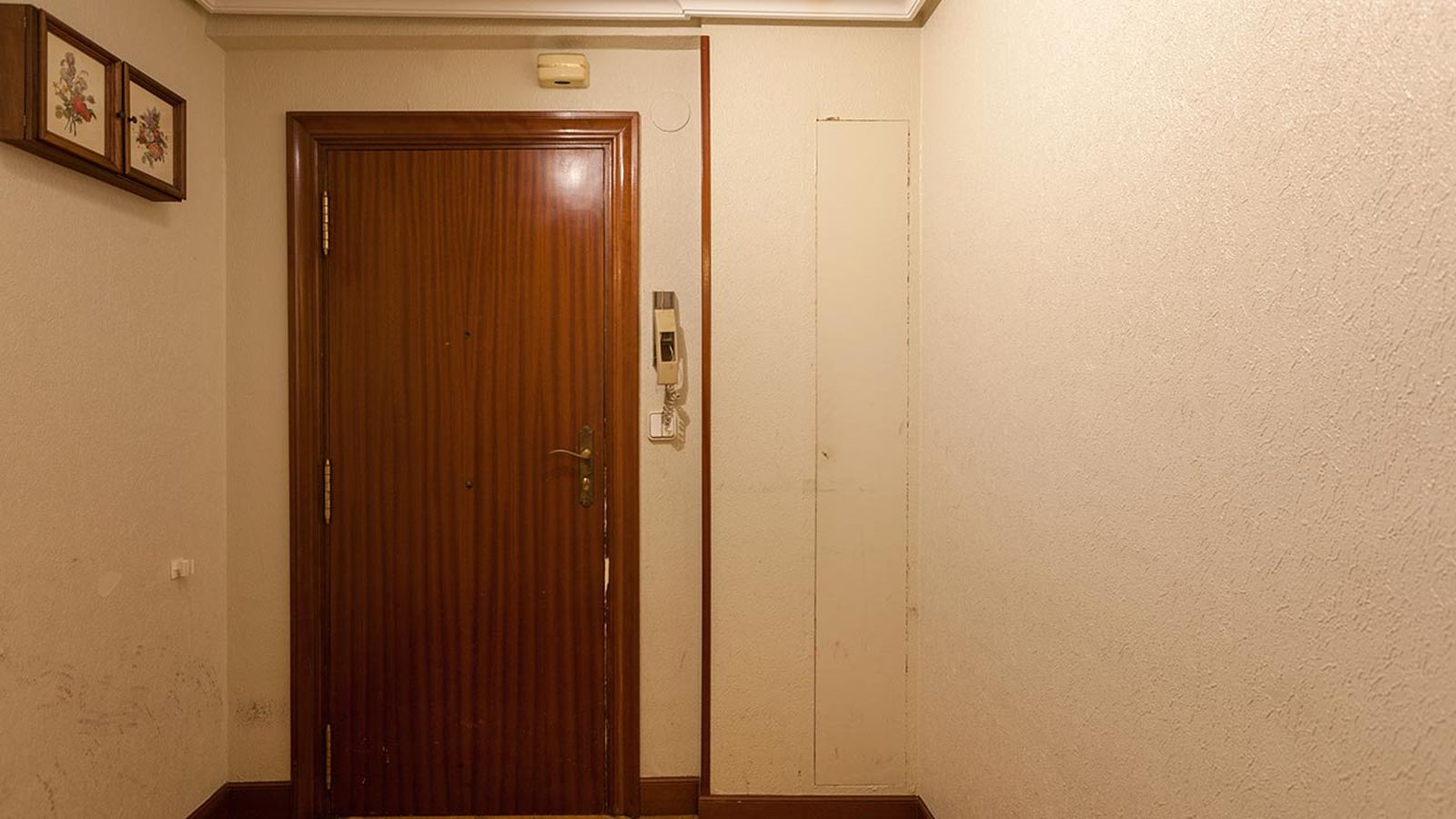Deco752 recorar recibidor pequeño con mueble carton antes