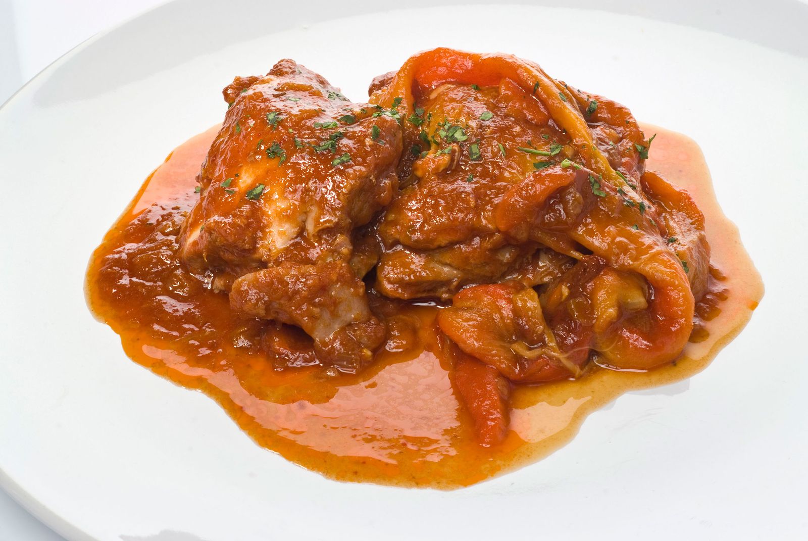 Pollo a la vasca con crestas de gallo