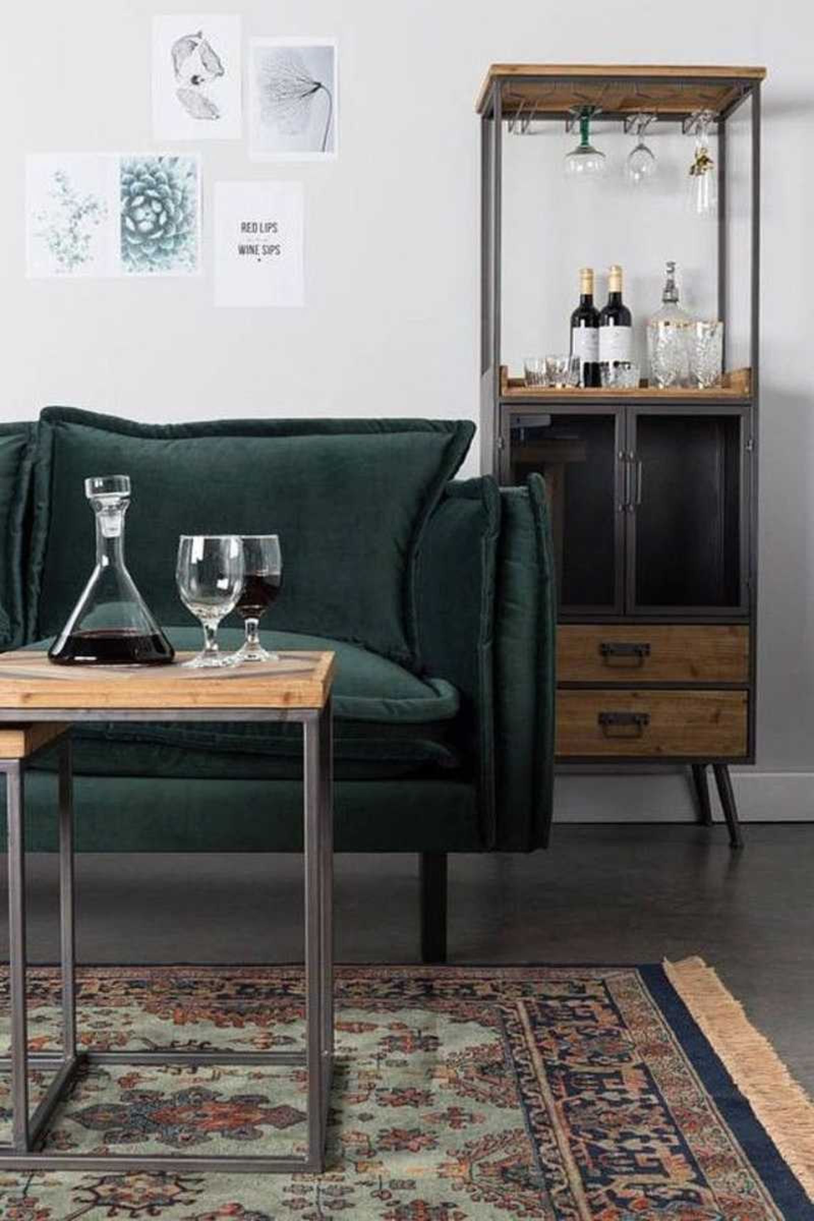 Salón con mueblebar vintage.