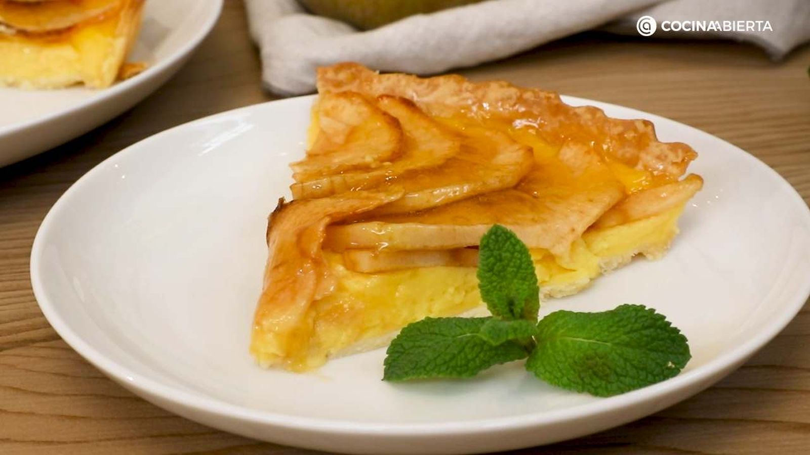 tarta de manzana con crema pastelera porcion