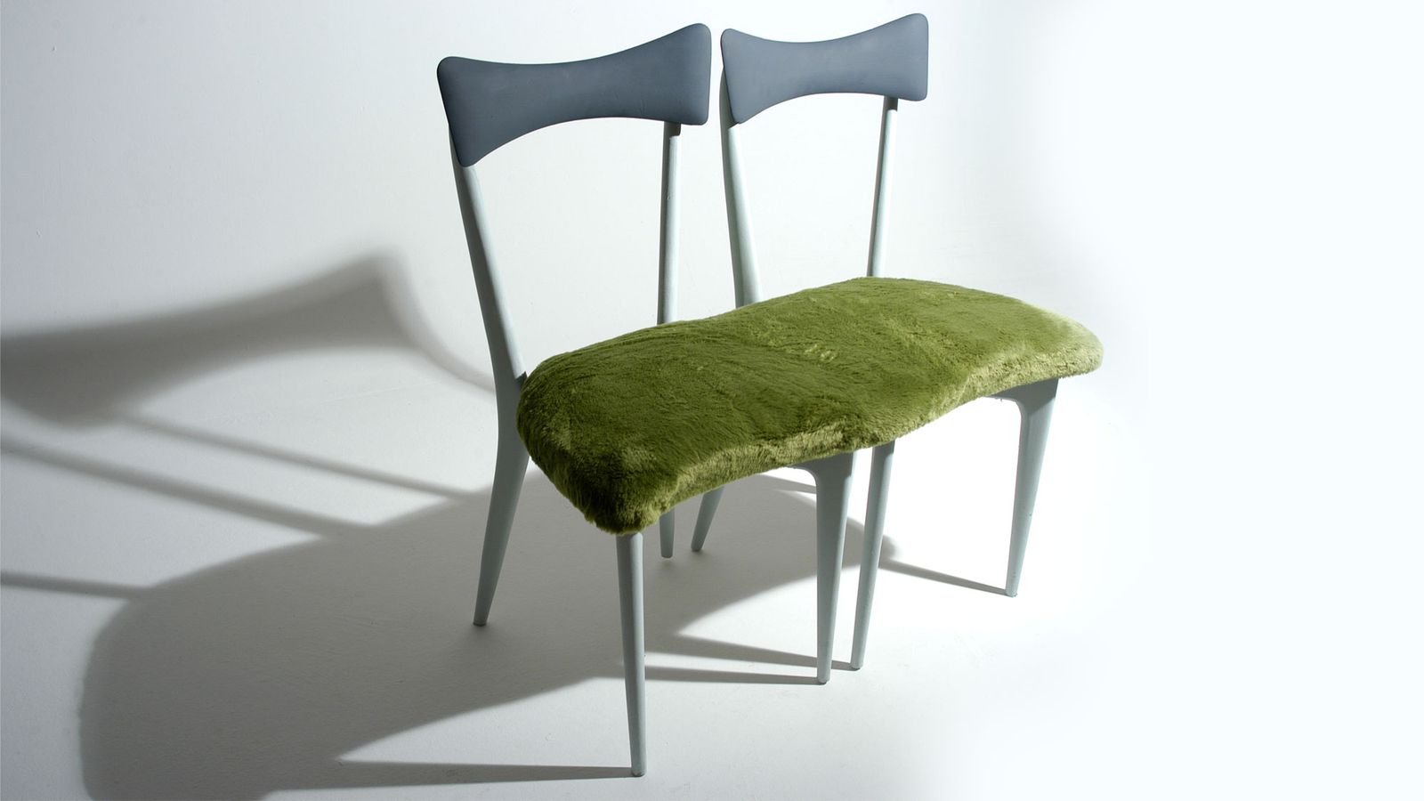 Reutilizar dos sillas para hacer un banco