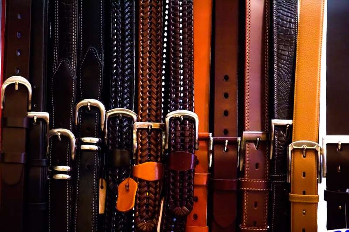 Ten en cuenta el tamaño de la hebilla y el ancho del cinturón