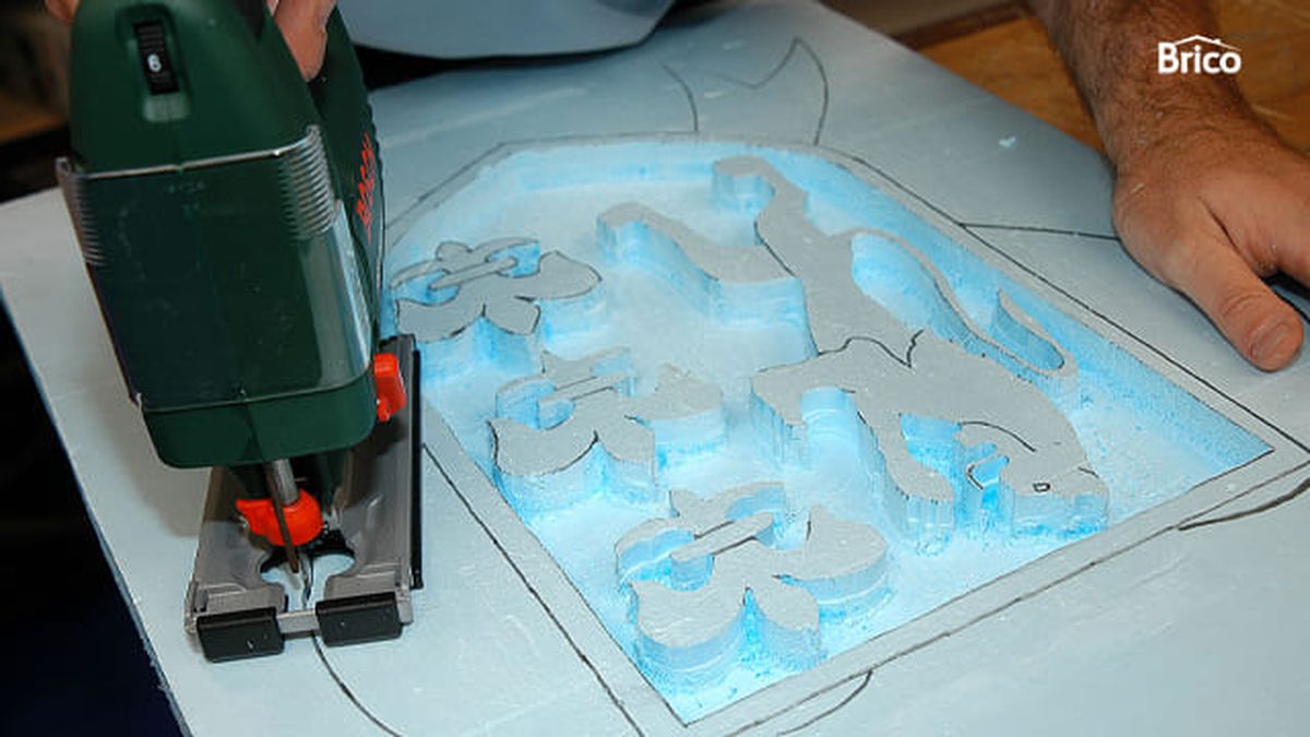 Brico 276 Escudo heraldico paso7