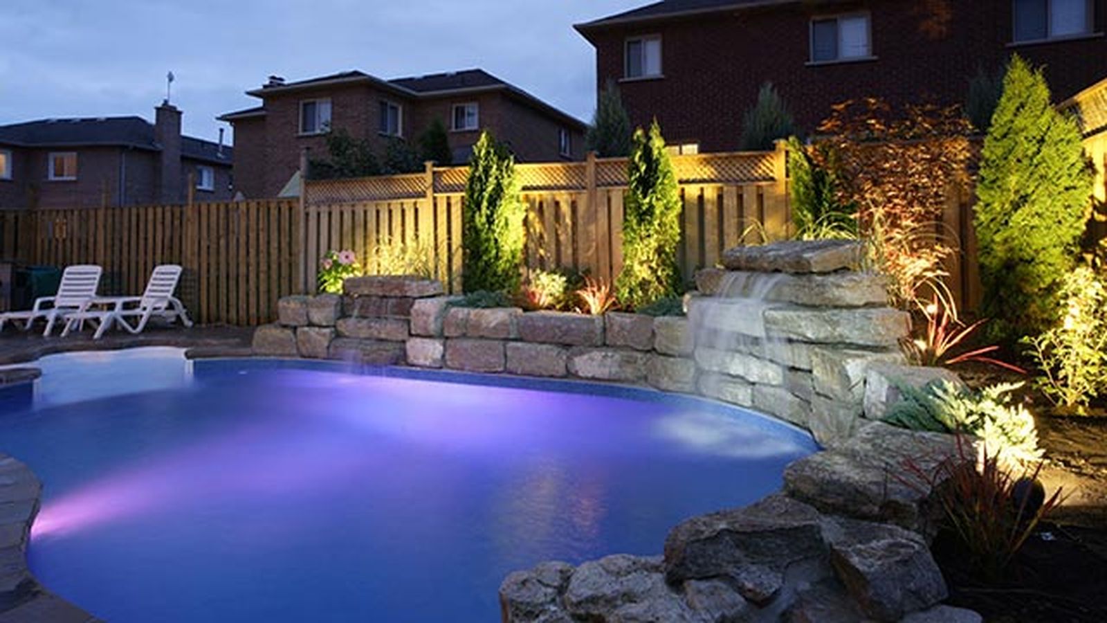 Consejos para decorar jardines con piscina 1