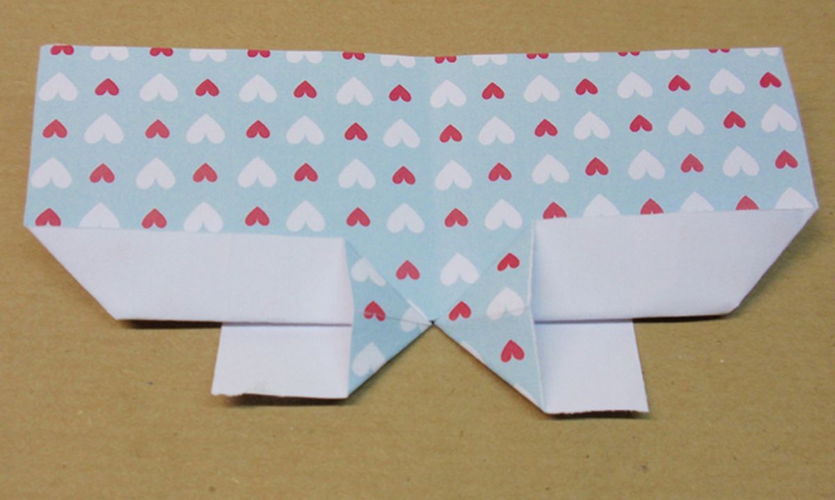 Marcapaginas con forma de corazón paso 10