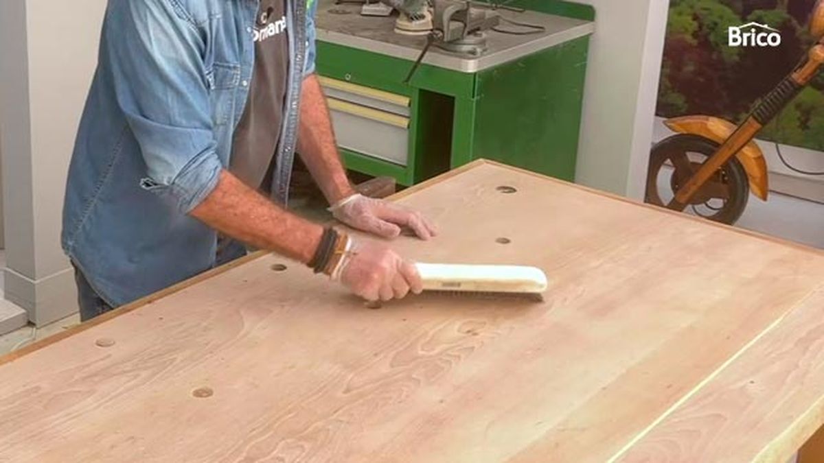 Como arreglar una mesa o banco de trabajo paso 12