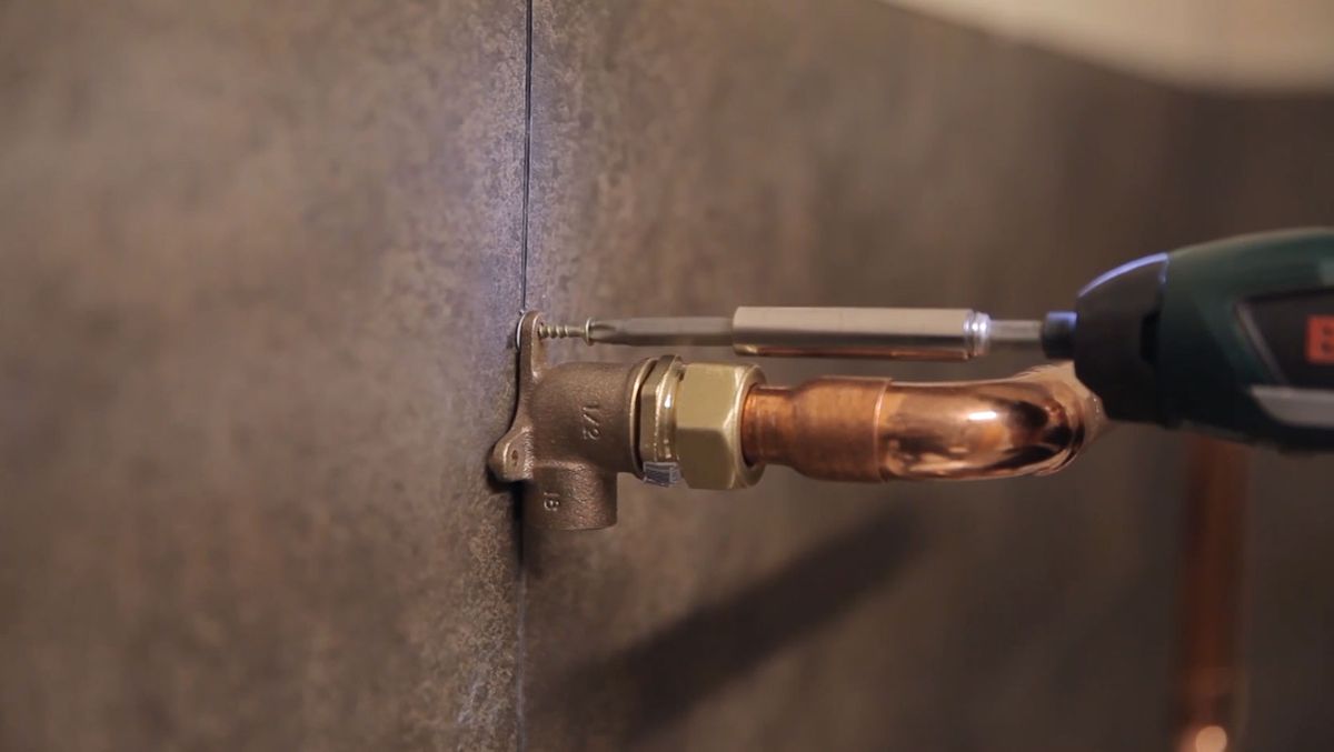 Cómo hacer un toallero con tubos de cobre paso 8