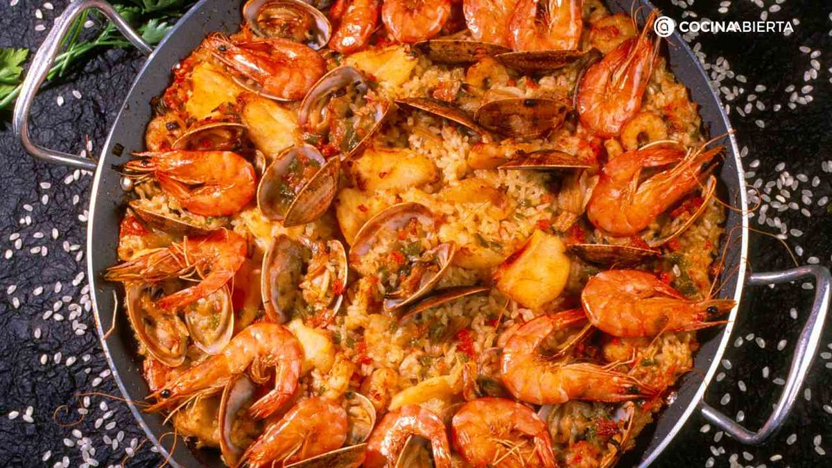 Karlos Arguiñano te enseña a cocinar una paella sencilla con mariscos