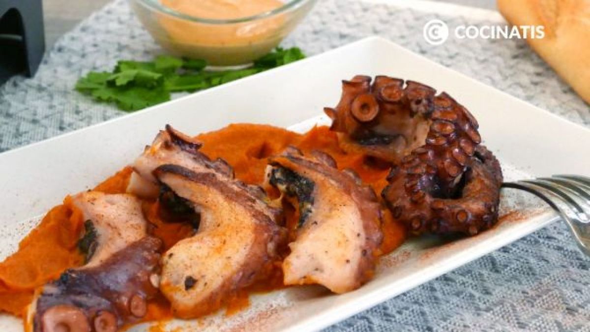 Receta de pulpo a la plancha con puré de boniato y salsa rosa  paso 5