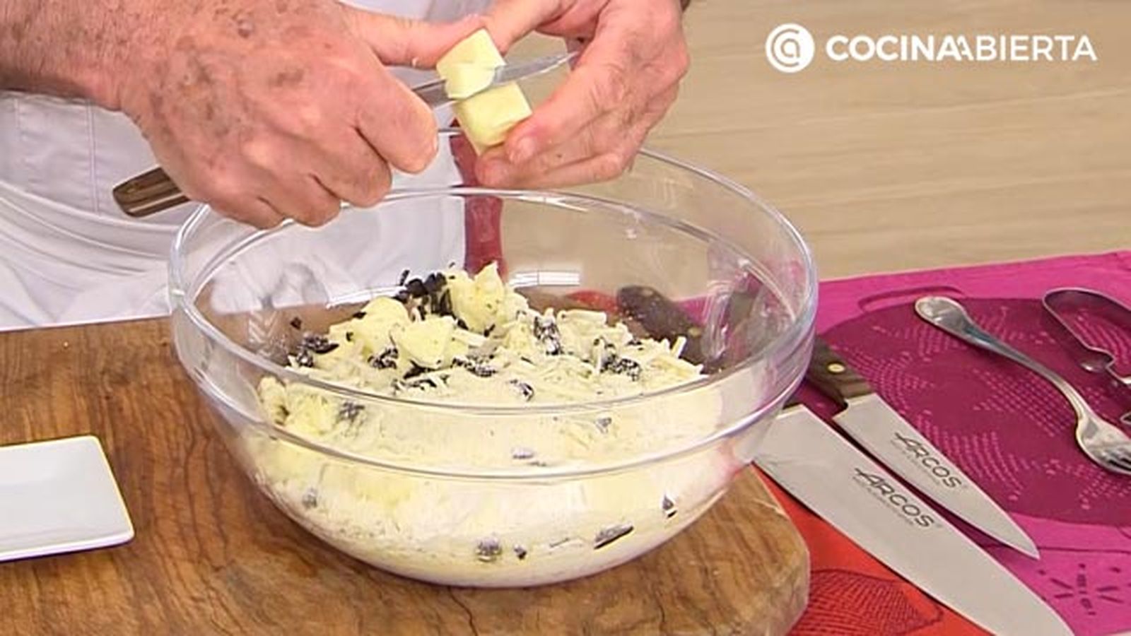 galletas saladas de queso y aceitunas receta cocinatis karlos arguinano karl67690321 paso1