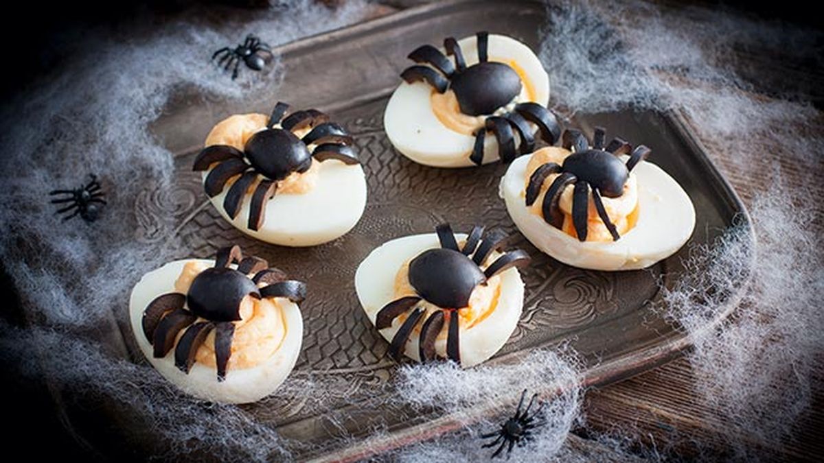 comidas halloween huevos rellenos arana
