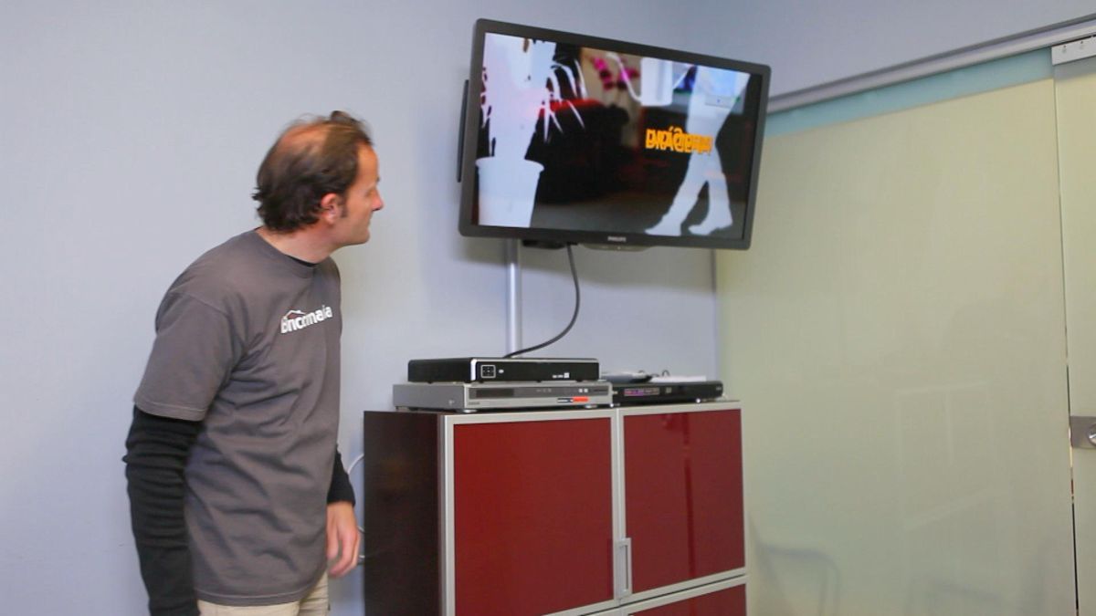 Conectar conector F en un cable coaxial paso 6