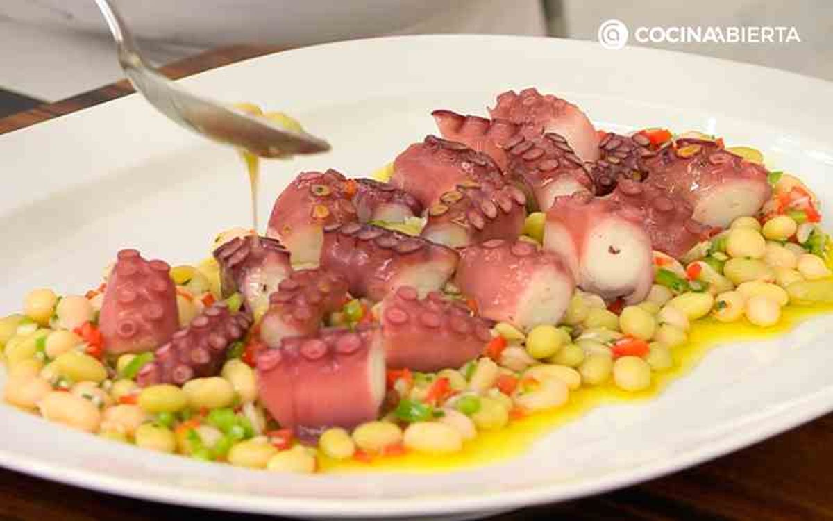 Sirve el salpicón de pulpo con pochas