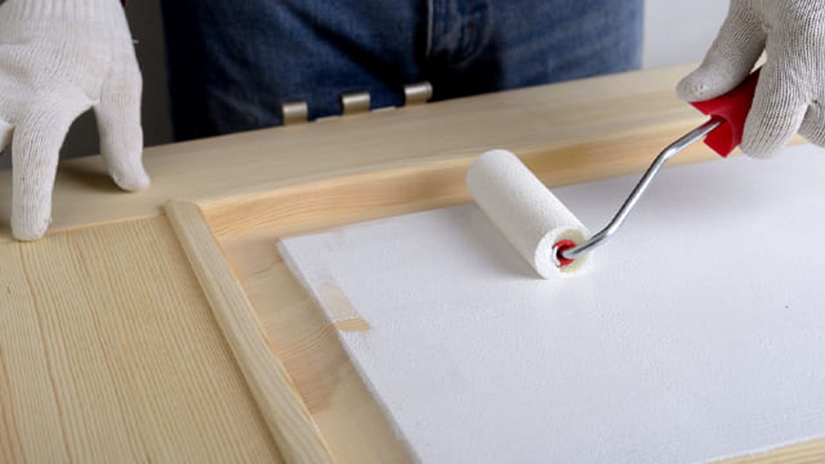 Como pintar una puerta de madera paso 3