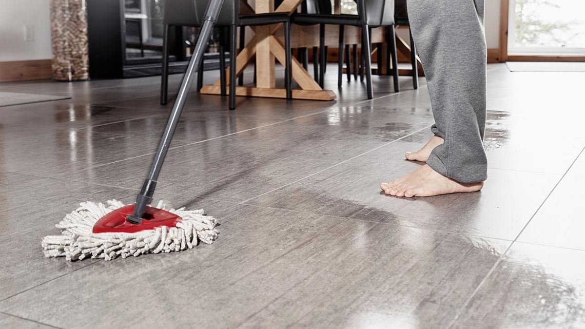 como limpiar suelos porcelanicos