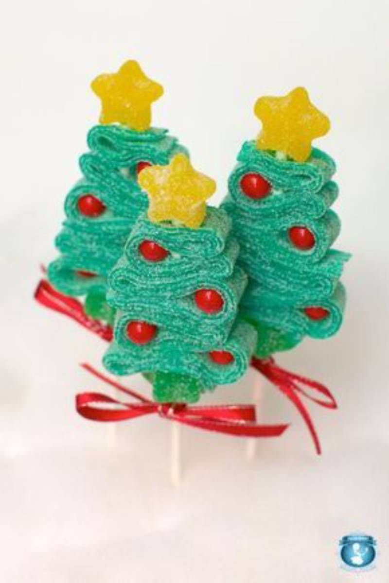Árboles de Navidad hechos con golosinas.