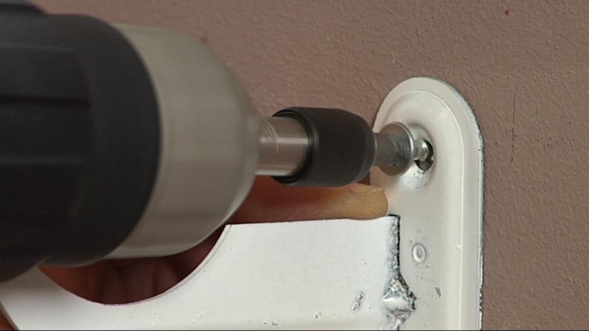 Colocar radiador en la pared paso4