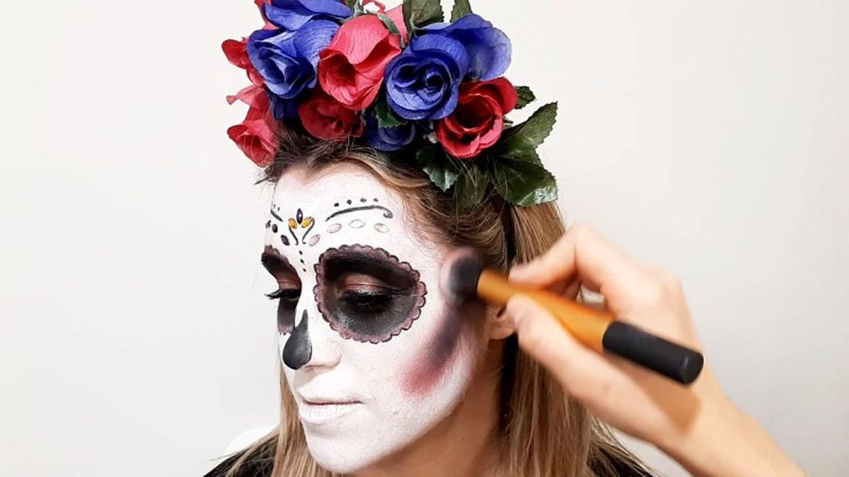 Cómo hacer maquillaje de Catrina o calavera mexicana - paso 8
