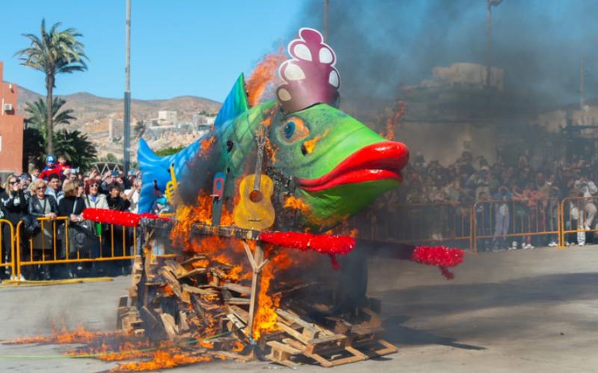 El entierro de la sardina marca el final de muchos carnavales en España