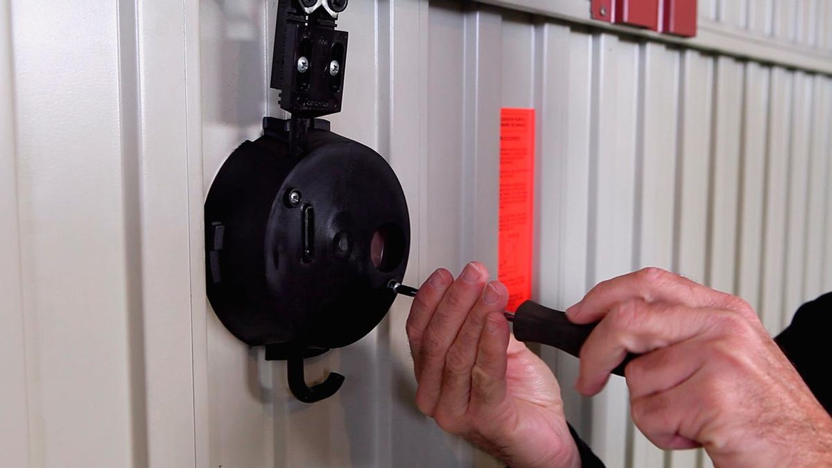 Cambiar bombín de puerta de garaje paso 1