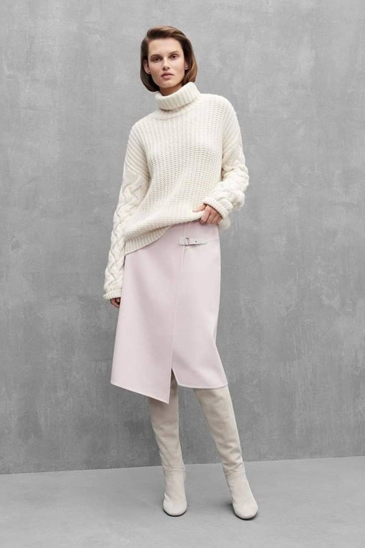 Bota blanca con falda midi