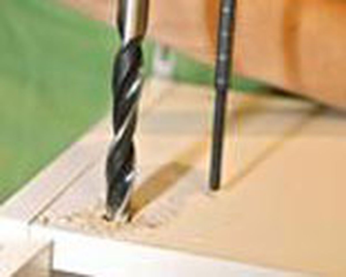 Brico 0487 2 colocacion pata roscada niveladora paso 2