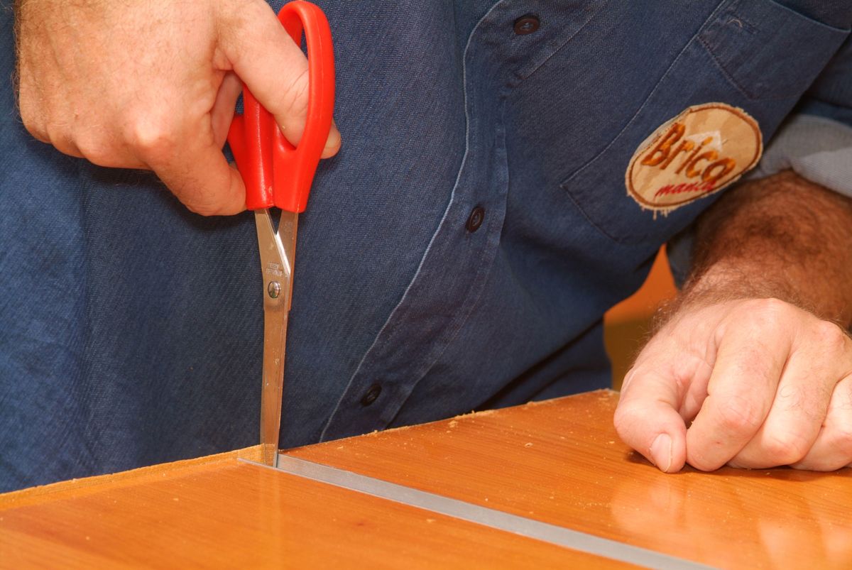 Estantería con baldas móviles paso 10