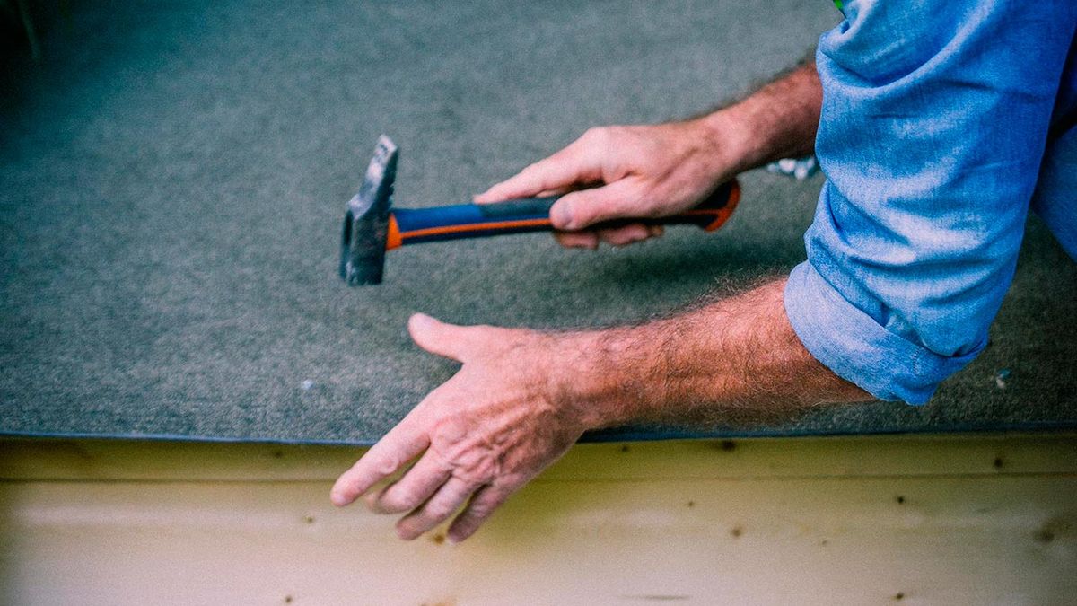 Cómo montar una caseta de madera para el jardín paso 10