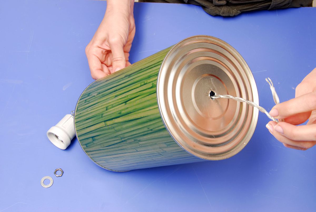 Cómo hacer una lámpara con una lata paso 3