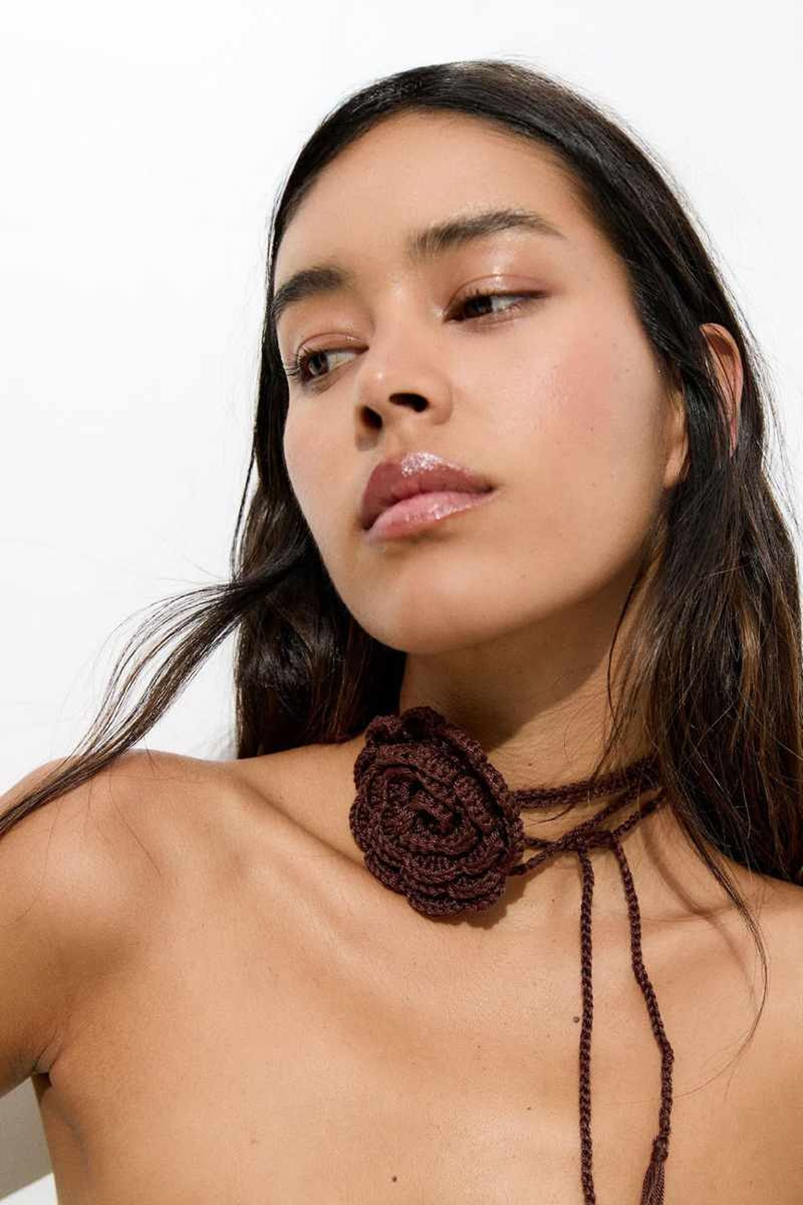 Choker flor en crochet de Pull & Bear