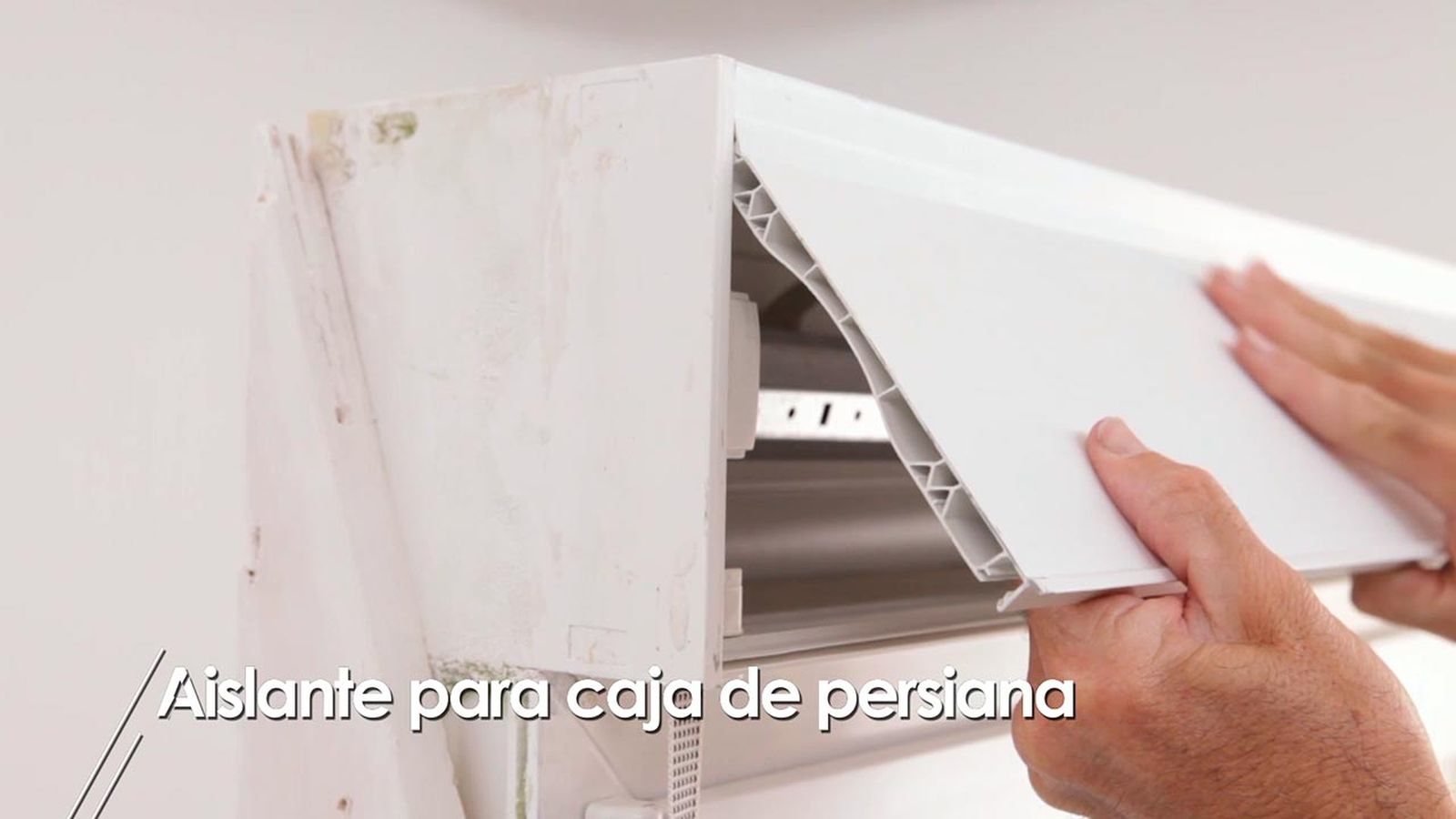 Cómo aislar la caja de la persiana paso 1