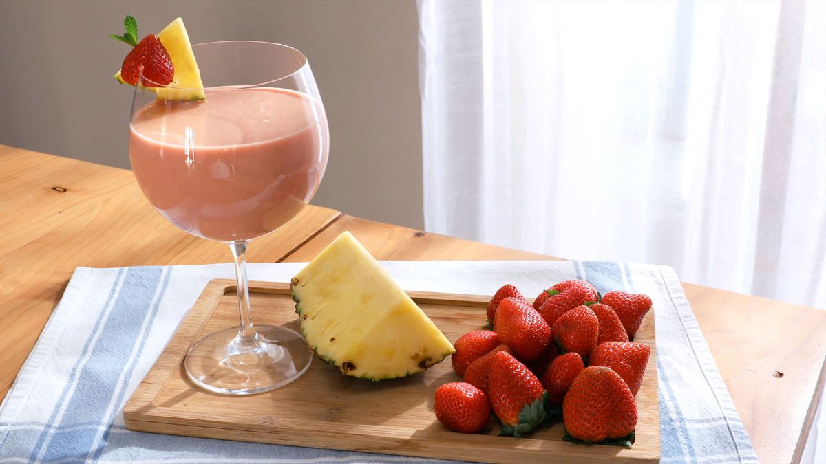 Batido de fresa, piña y coco   paso 4